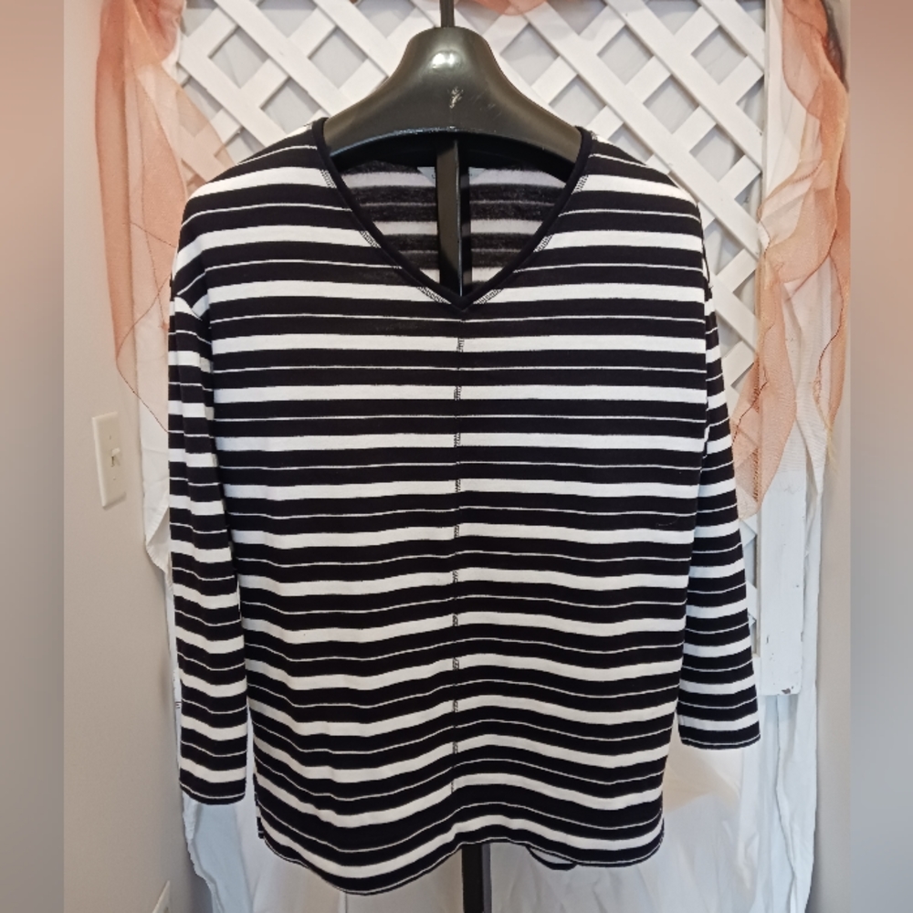 Liz Claiborne women's light sweater size extra large